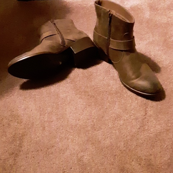 Aerosole  A2. Booties - Picture 2 of 8